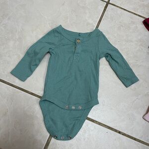 1103. Cat & Jack long sleeve size newborn
